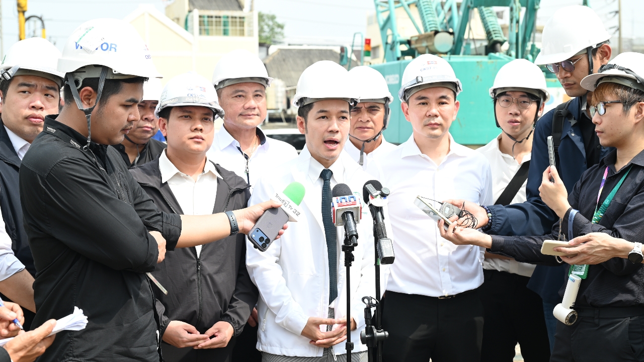 ปธ.สภา กทม. - สก.เขตดุสิต ติดตามซ่อมถนนทรุดหน้าวชิรพยาบาล ประสานเร่งให้เสร็จโดยเร็ว