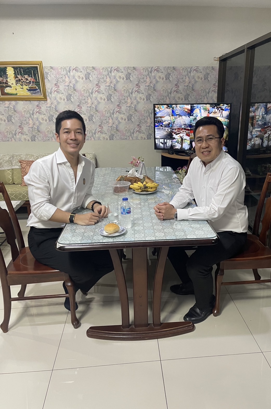 ไม่กี่เดือนก่อน ผมได้ลงพื้นที่ และได้พูดคุยกับท่านผอ.โรงเรียนพุทธจักรวิทยา  คุณครู รวมถึงพี่น้องประชาชนที่อยู่อาศัยบริเวณนั้น เกี่ยวกับปัญหาพื้นผิวจราจรภายในซอยหลังวัดหัวลำโพง