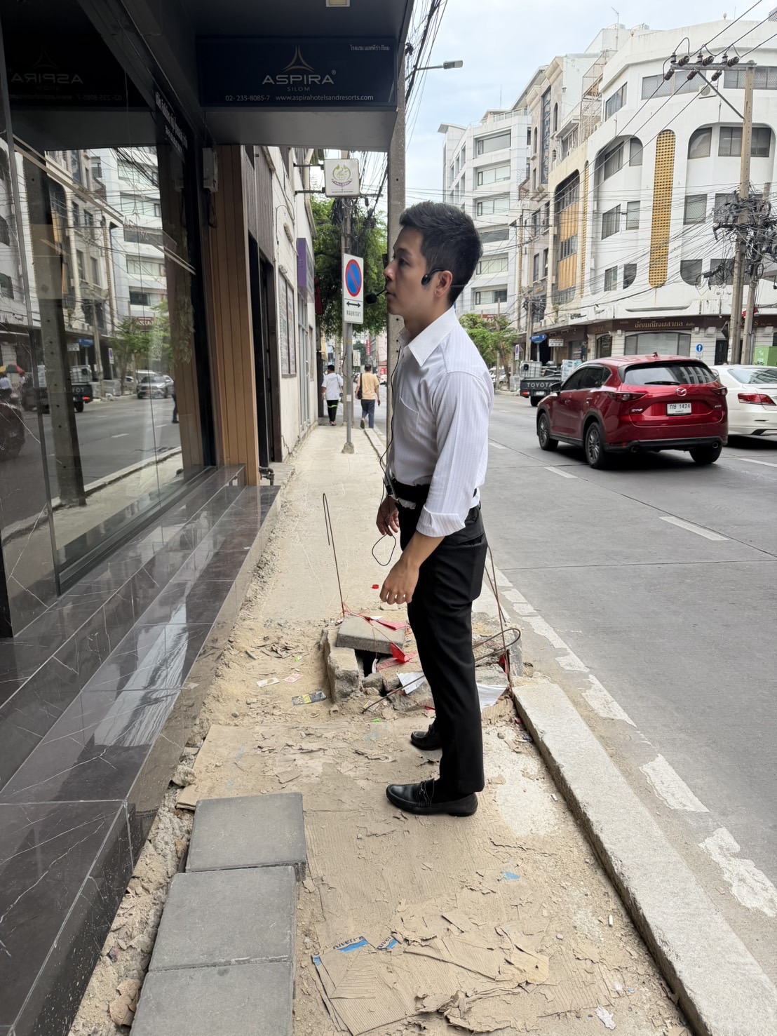 ลงพื้นที่ติดตามความคืบหน้า โครงการปรับปรุงทางเท้า “ถนนมเหสักข์”