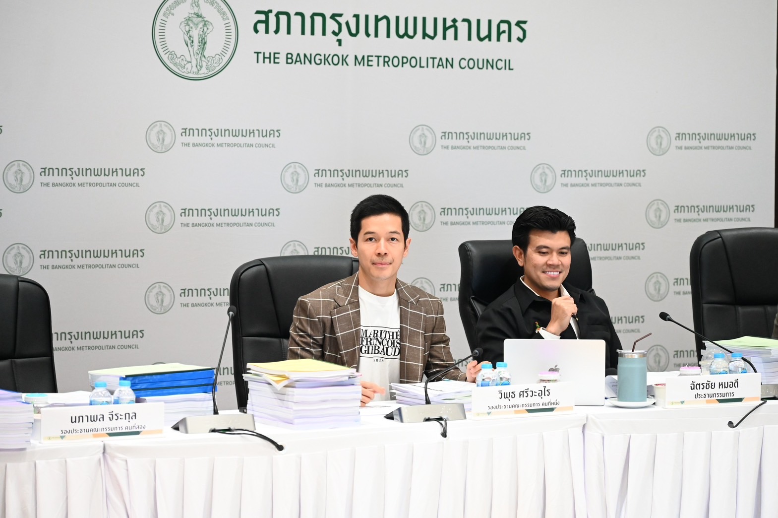 เรือเก็บขยะ 800,000 บาท/ลำ กลับมาอีกครั้ง ข้อกังวลที่สภา กทม. เคยทักท้วงเมื่อปีที่แล้ว ได้รับการแก้ไขแล้วหรือยัง?