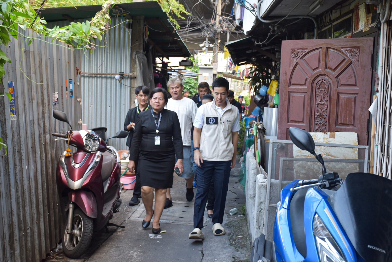 เดินหน้าทำงานต่อทั้งในสภาและลงพื้นที่ดูแลปัญหาของพี่น้องประชาชนครับ